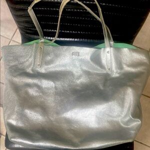 Tiffany and company shoulder bag. Restoration bag . Need rehabilitation.